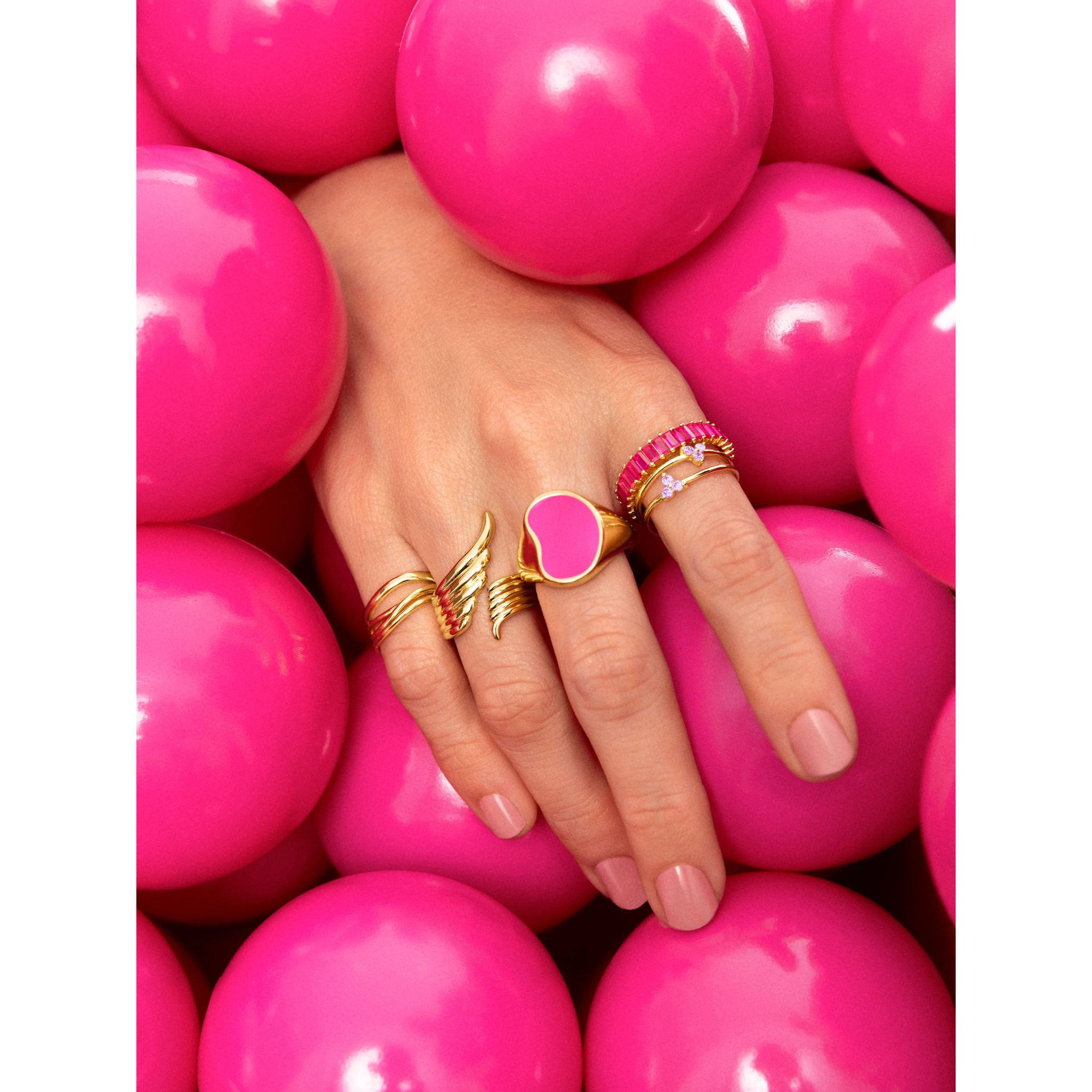 Anillo Signet Bean Neon Pink Enamel Baño Oro