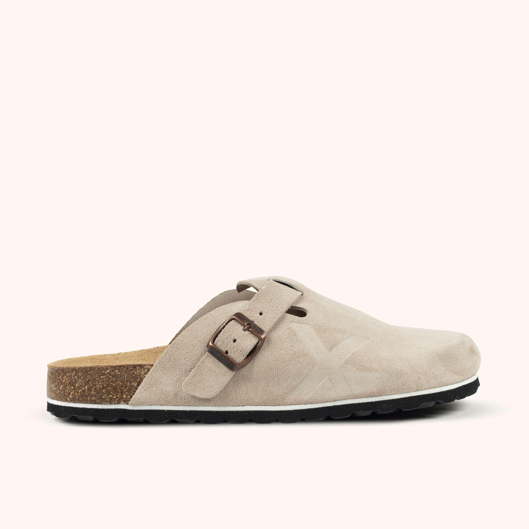 MUNICH NATAL 02 Zueco unisex de ante beige con hebilla metálica