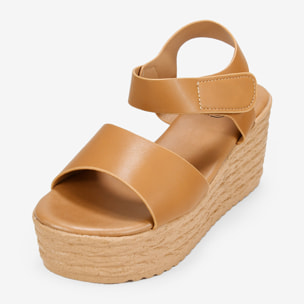 Sandalias marrones con cuña y velcro