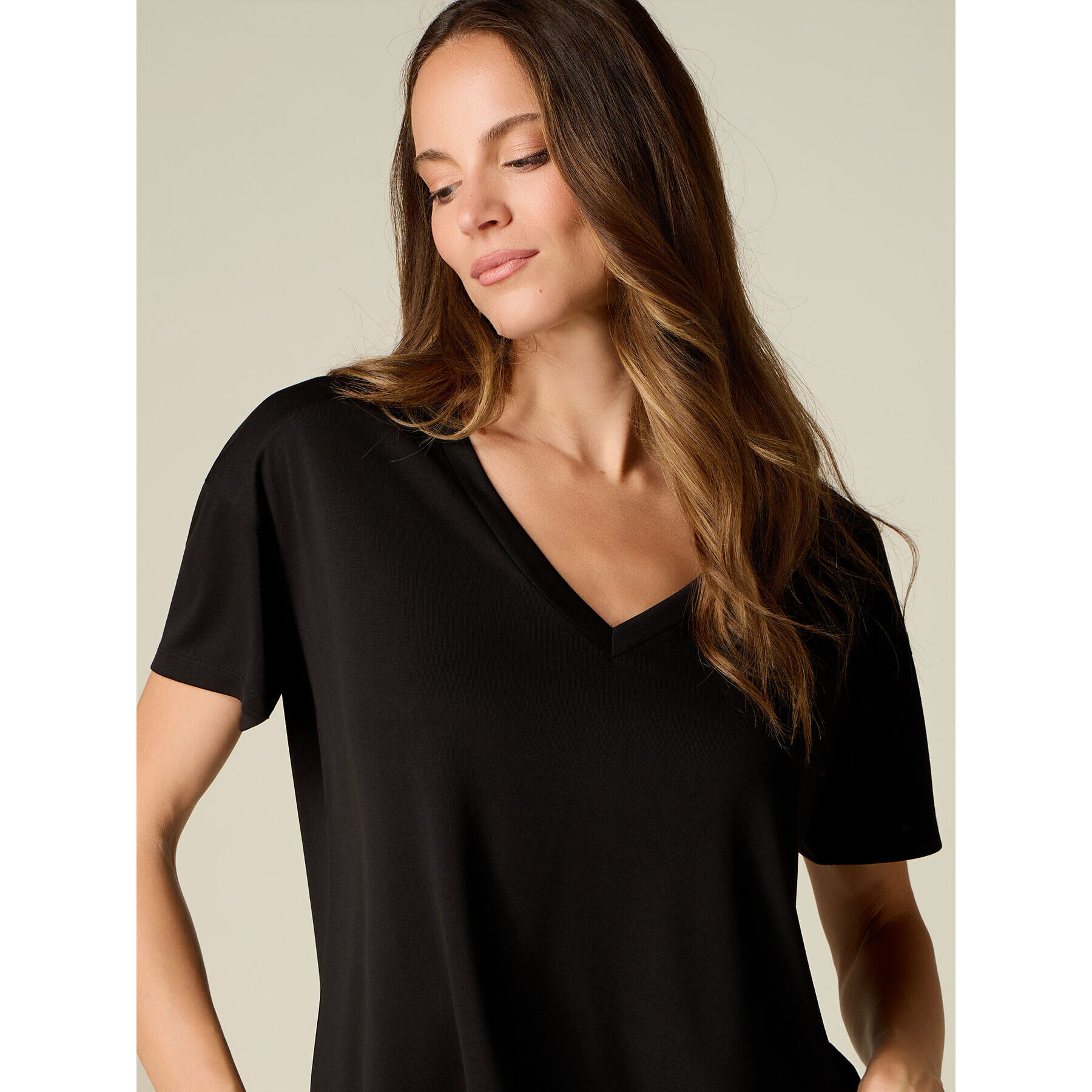 Oltre - T-shirt misto modal con scollo a V - Nero
