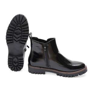 Stivaletto in simil pelle con elastico laterale