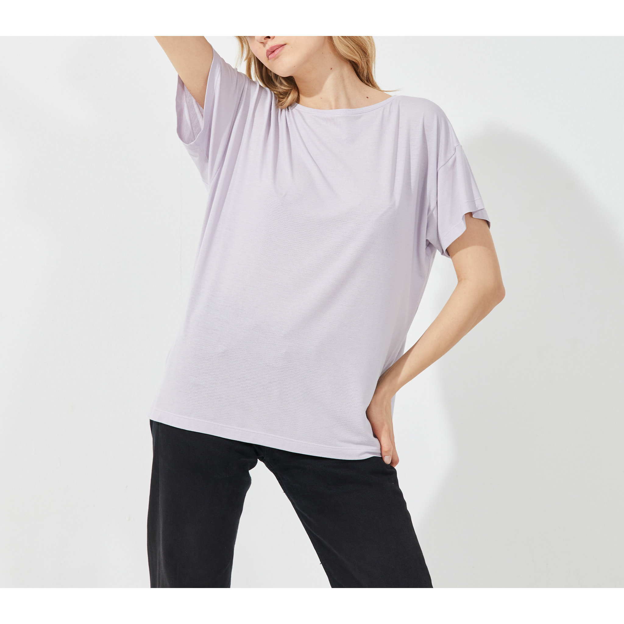 Maglia manica corta scollo barchetta in viscosa sostenibile vestibilità over