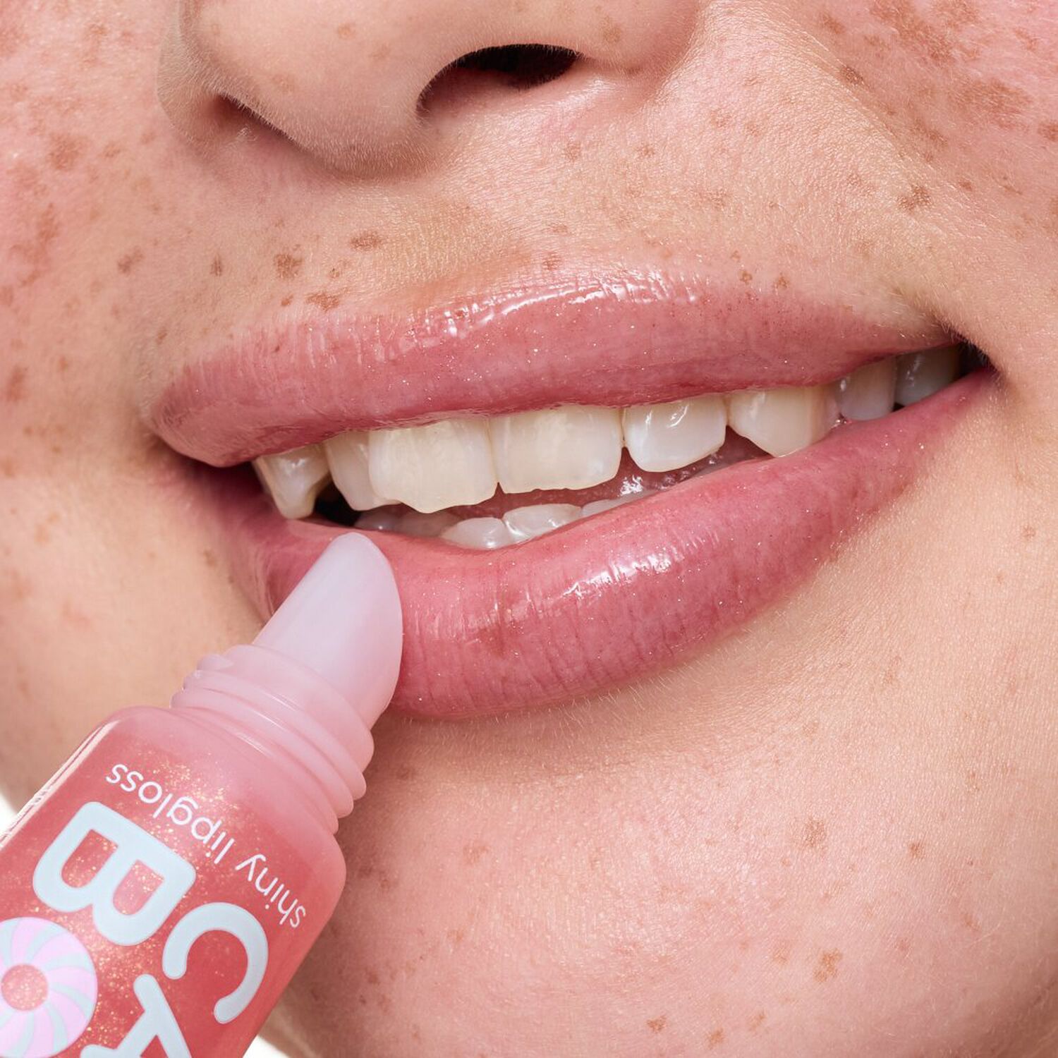 Candy Bomb - Gloss Teinte Abricot Rosé Fini Brillant et Lumineux 10 ml