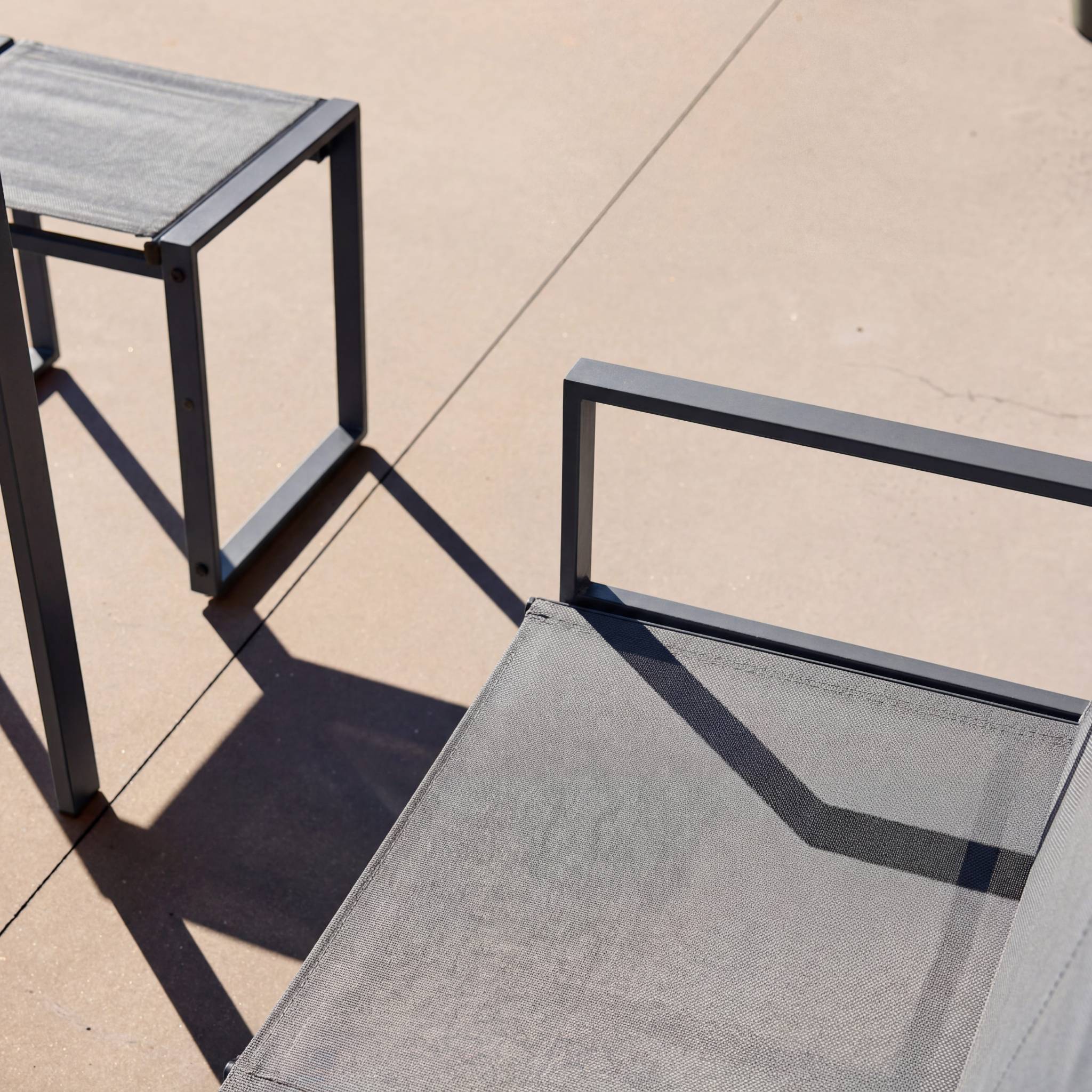Table de jardin encastrable acier et textilène + 4 assises TAVENA