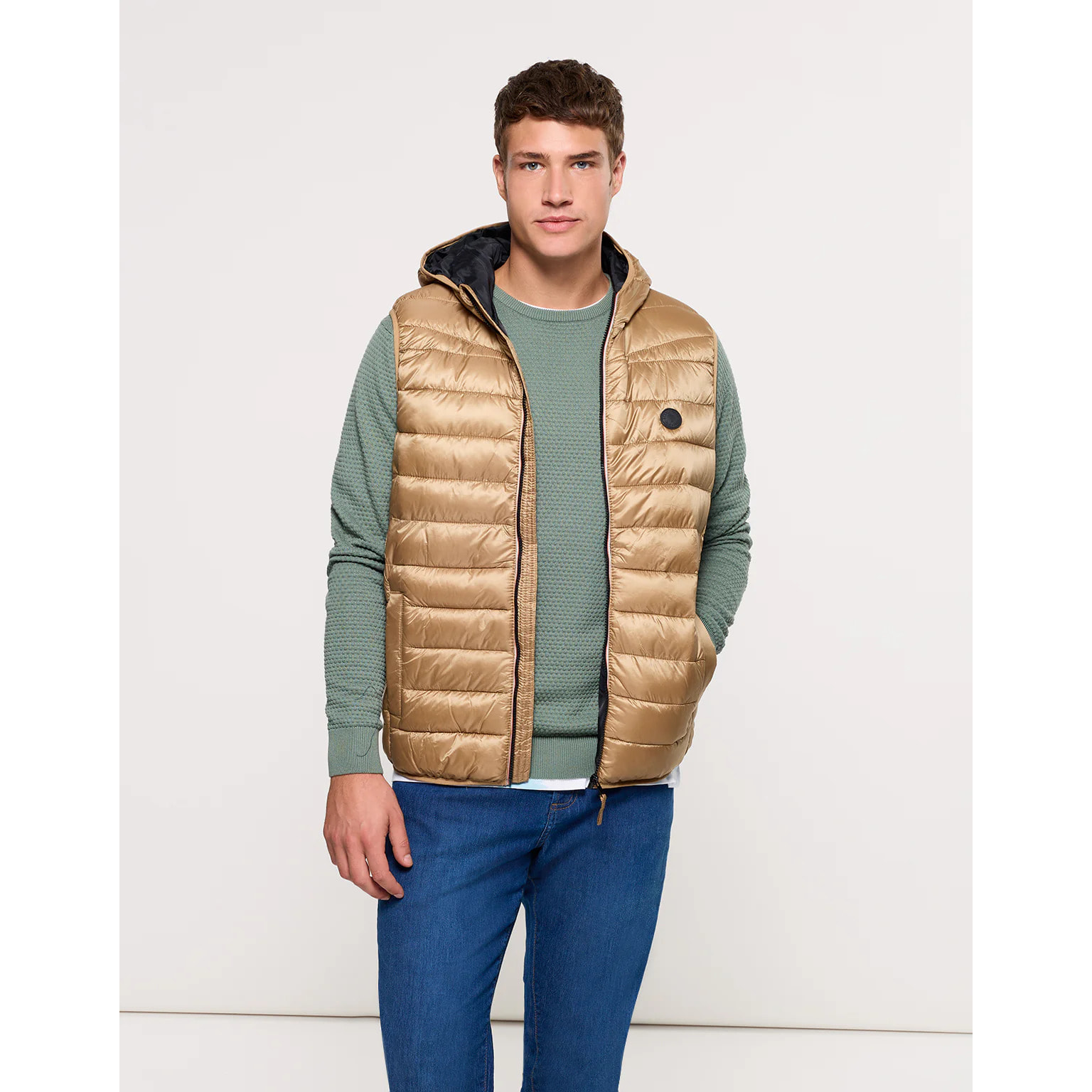 Chaleco Dorado con Capucha - Gisborne