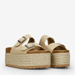 Sandalias beige con plataforma de esparto