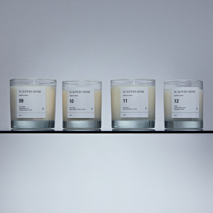 Set de 4 velas aromáticas de 300gr con aromas de light green, white lotus, light peach y stone scalpers