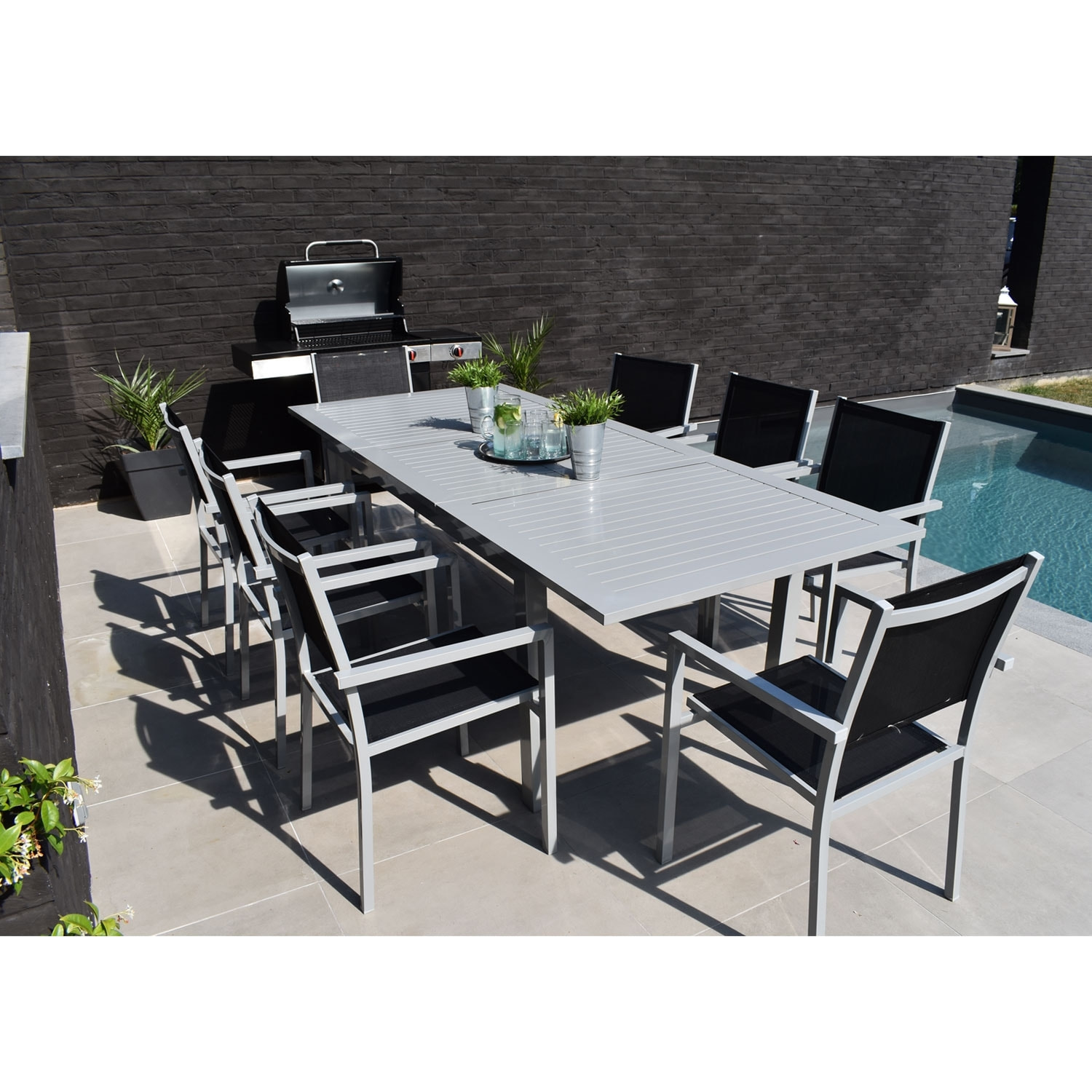 Salon de jardin CAPRI extensible en textilène noir 8 places - aluminium gris