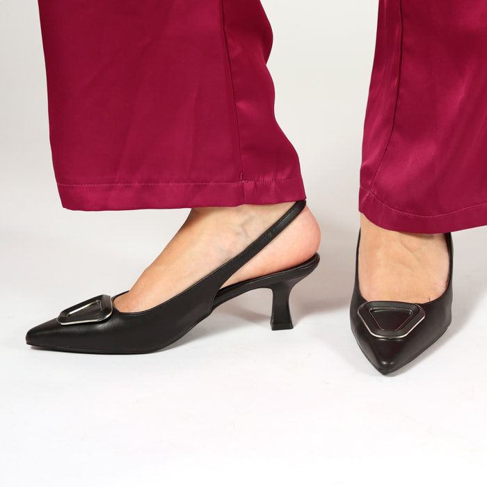Dècolletè slingback con tacco basso a rocchetto e dettaglio sulla punta
