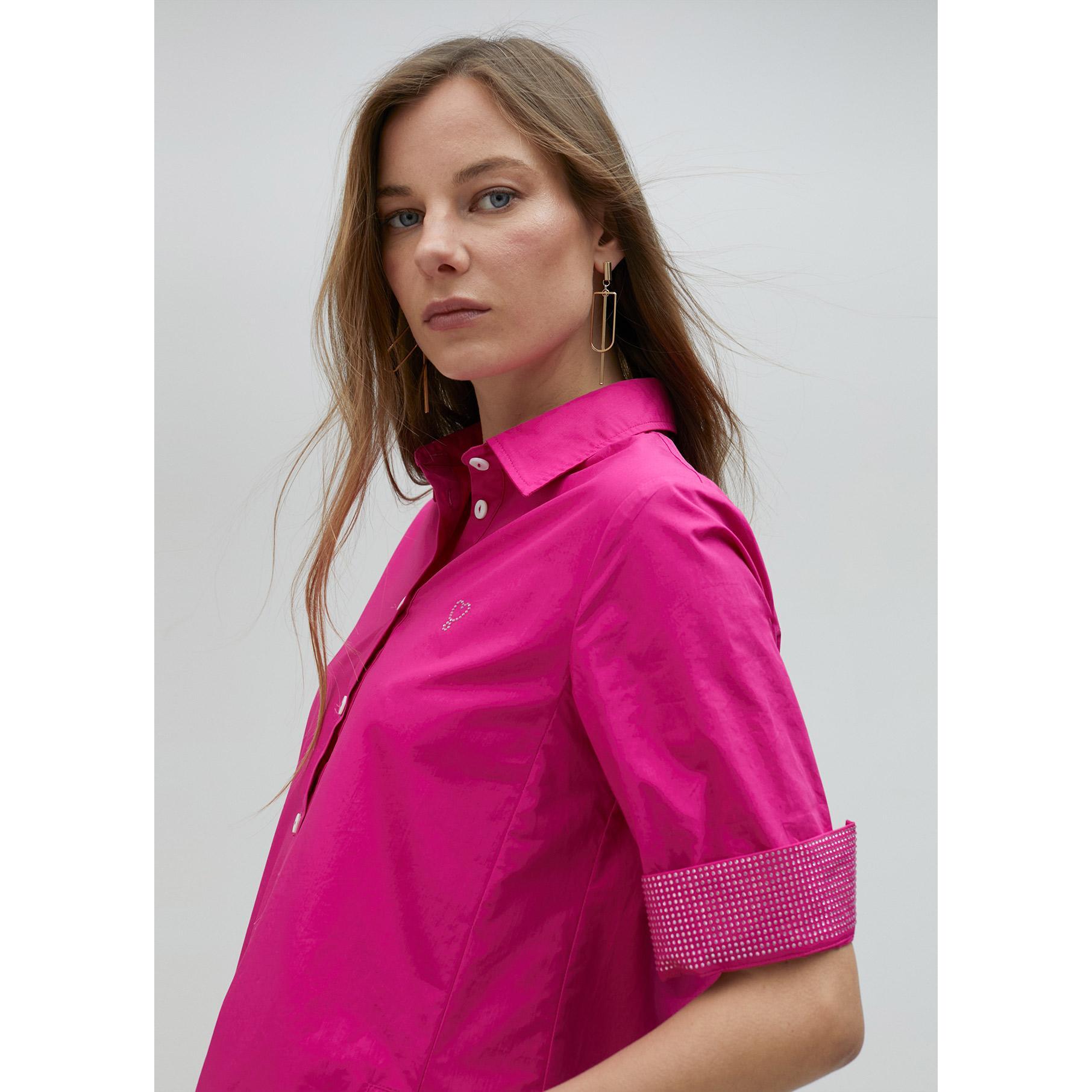 Vestito dettaglio strass sulle maniche