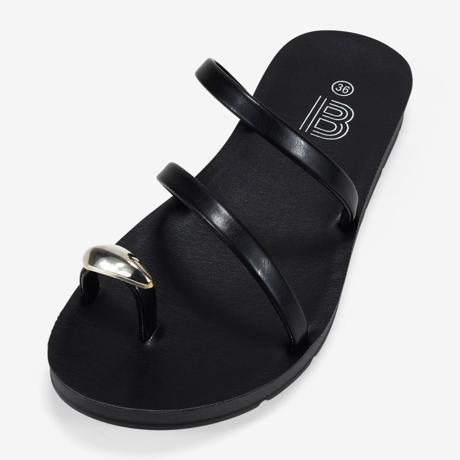 Sandalias de dedo negras con anillo metálico