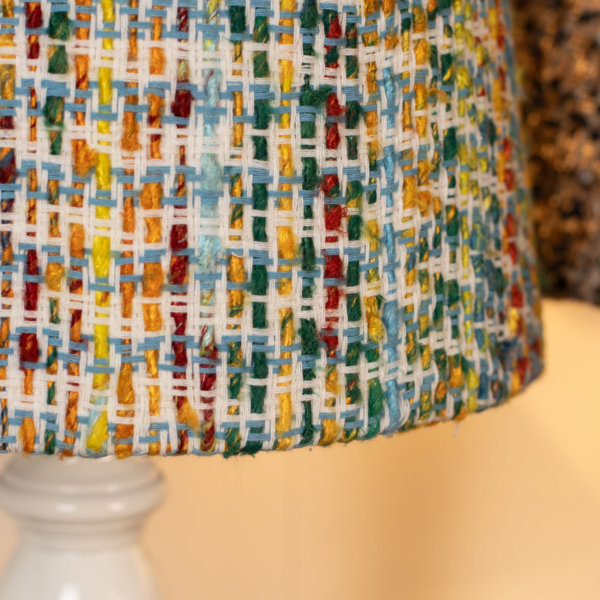 Lampe à poser en bois blanc et abat jour en tissu h39cm ROMY