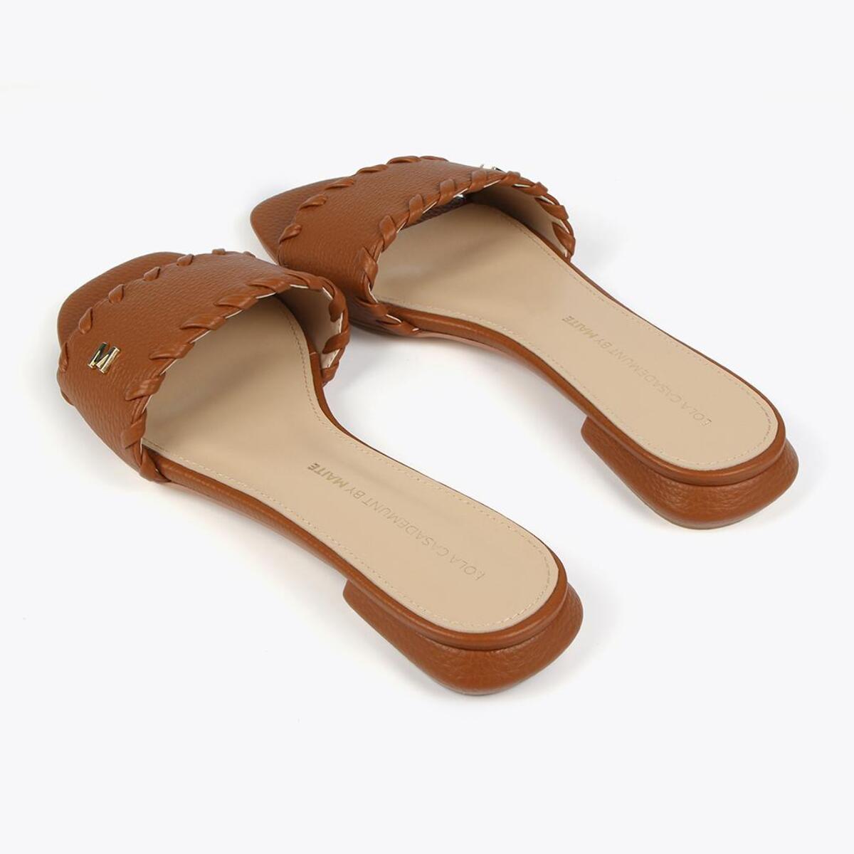 Sandali a ciabattina con dettaglio intrecciato