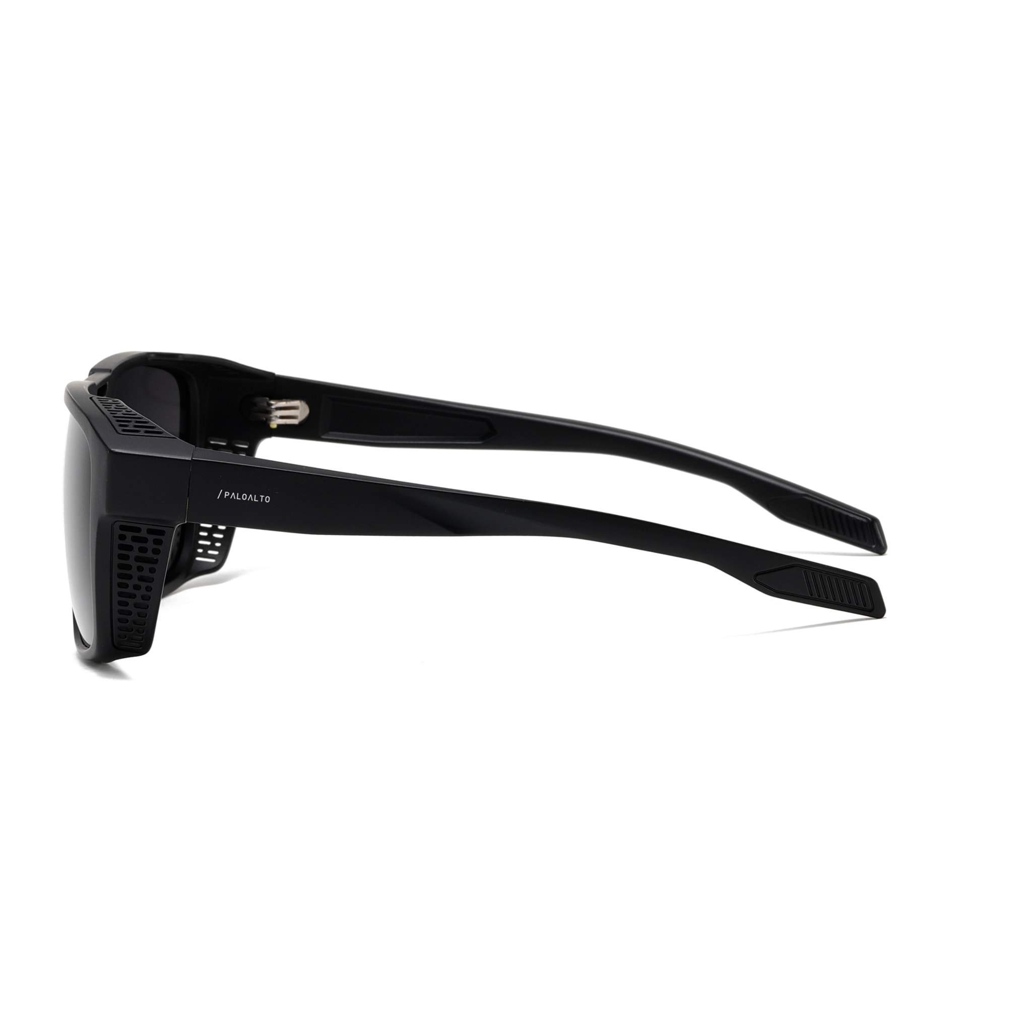 Gafas PALOALTO modelo WINGFOIL en color Montura negra mate con lentes polarizadas ahumadas.