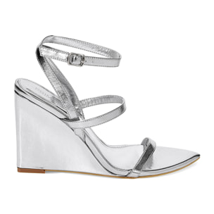 Sandalias con tacón plateado en laminado