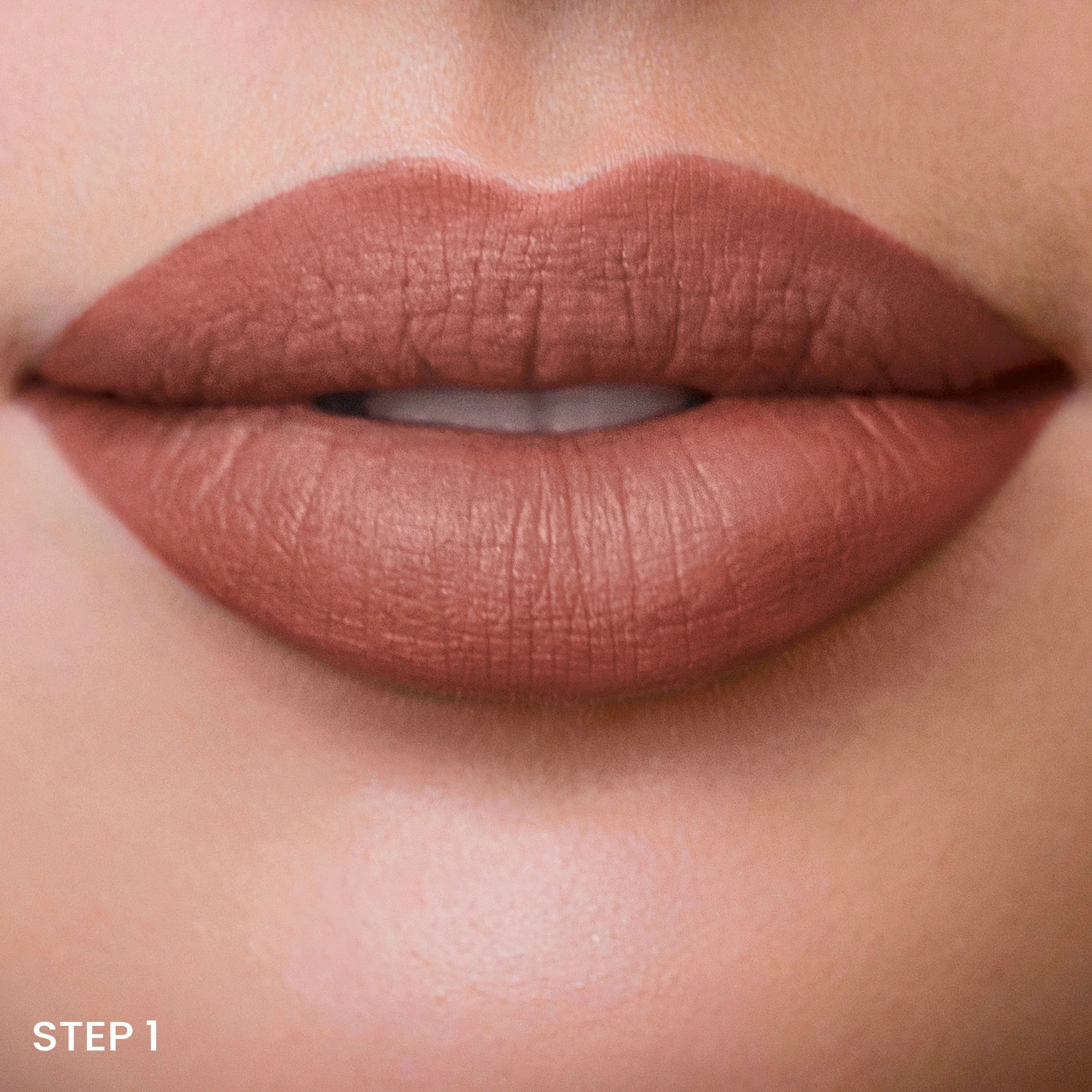 EXTRA DURABLE LIP DUO - LIQUID LIPSTICK + LIP GLOSS Rossetto liquido lunga durata con gloss lucido