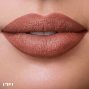 EXTRA DURABLE LIP DUO - LIQUID LIPSTICK + LIP GLOSS Rossetto liquido lunga durata con gloss lucido
