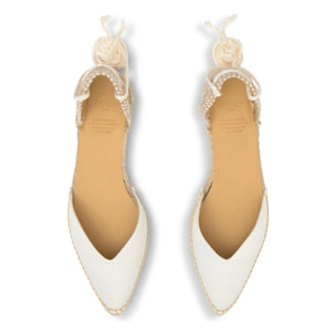 Alpargata plana Brava en raso con cordones de terciopelo y punta afilada