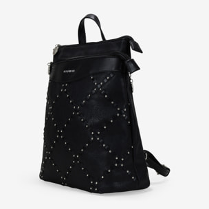 Mochila negra con doble cremallera y tachas