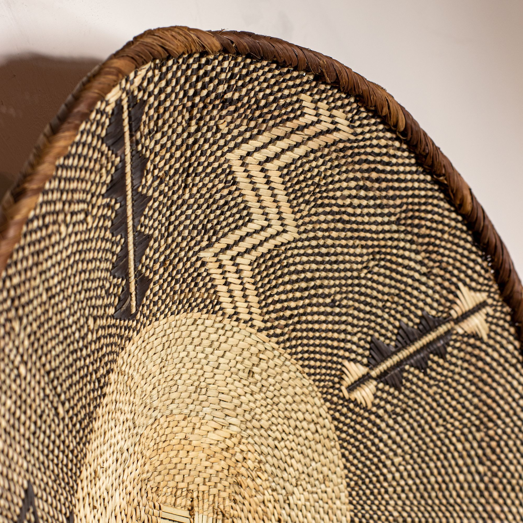 Panier mural tressé à la main au Zimbabwé 39-44cm LIMPO