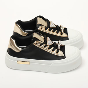 Sneakers in simil pelle con dettagli gioiello