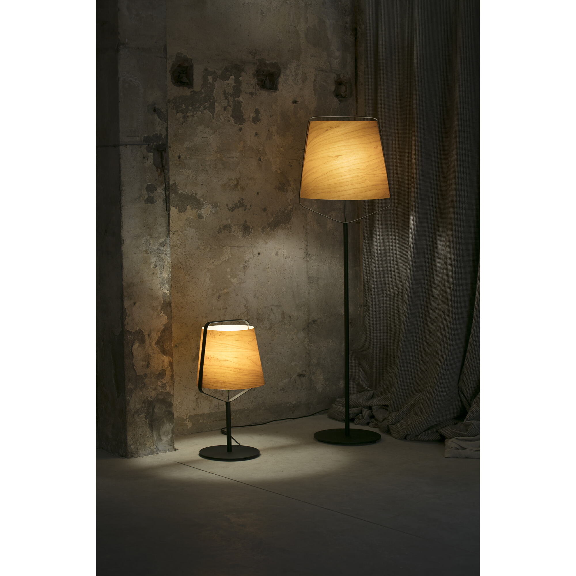 STOOD Lampadaire noire et bois