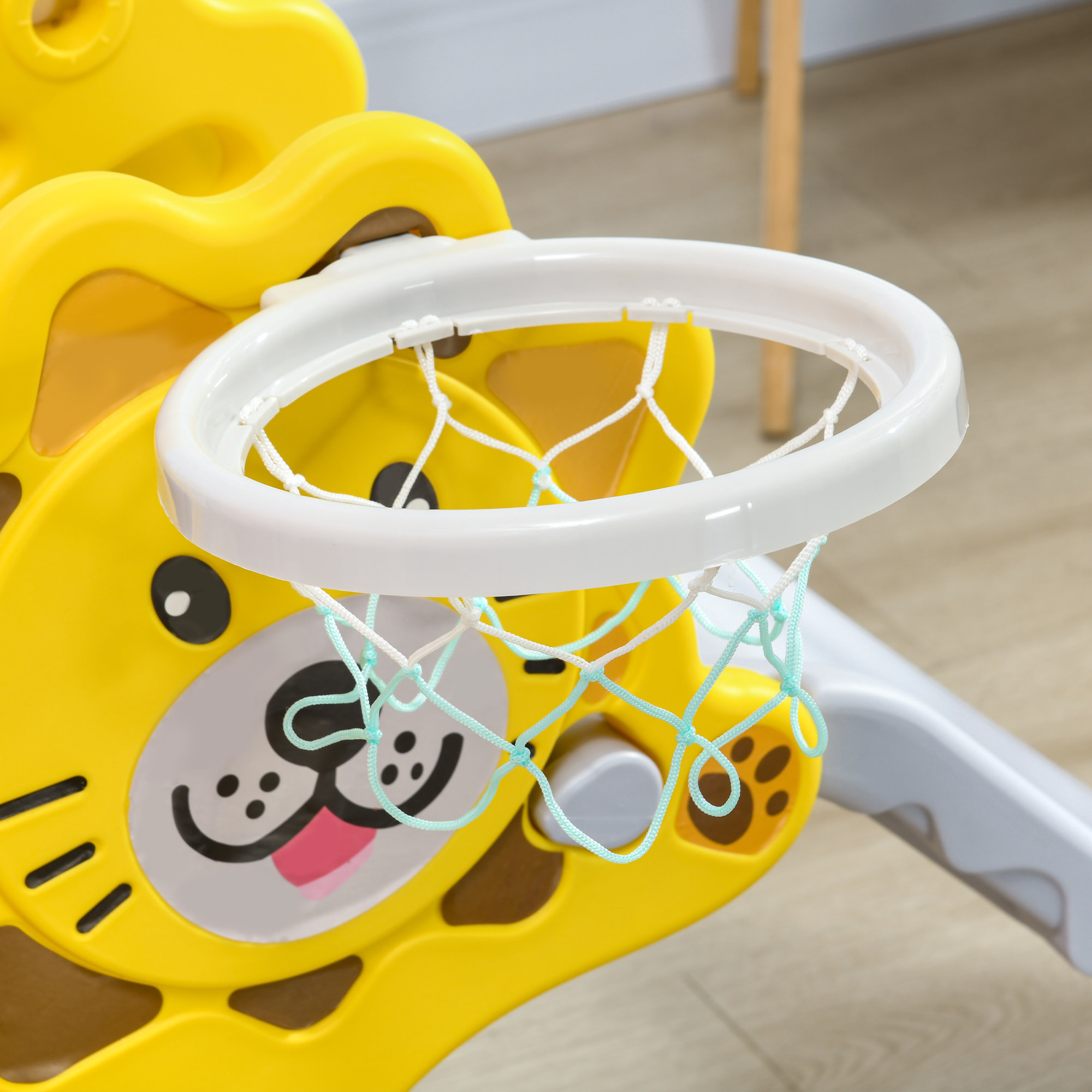 Tobogán Infantil 2 en 1 Tobogán para Niños de 18 a 36 Meses con 2 Escaleras 1 Canasta de Baloncesto y Patrón de León para Interior 131x50x74 cm Amarillo y Gris