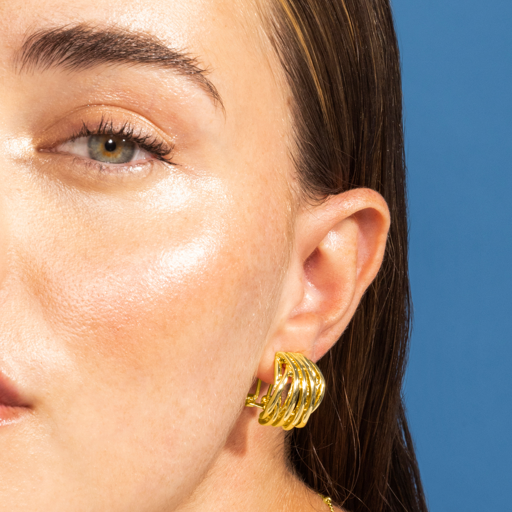 Pendientes acabados en oro amarillo de 18K