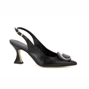 Salón destalonado con adorno. Tacón 6 cm