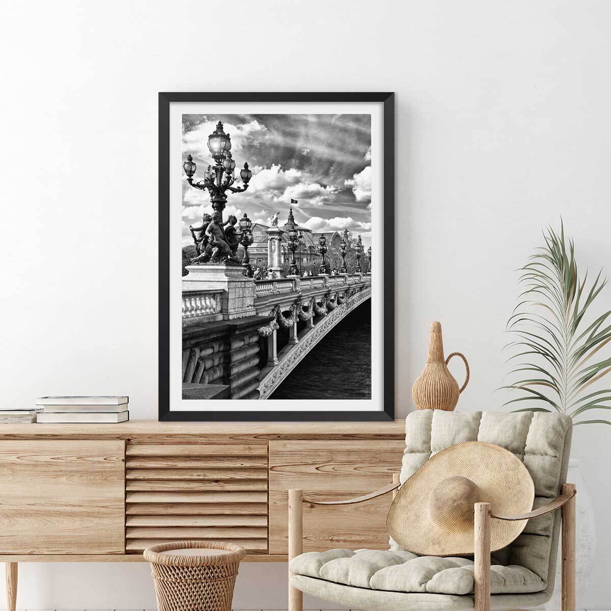 Affiche Paris, Vue du pont Alexandre III Affiche + cadre en bois - Noir