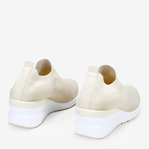 Zapatillas de tela beige con cuña