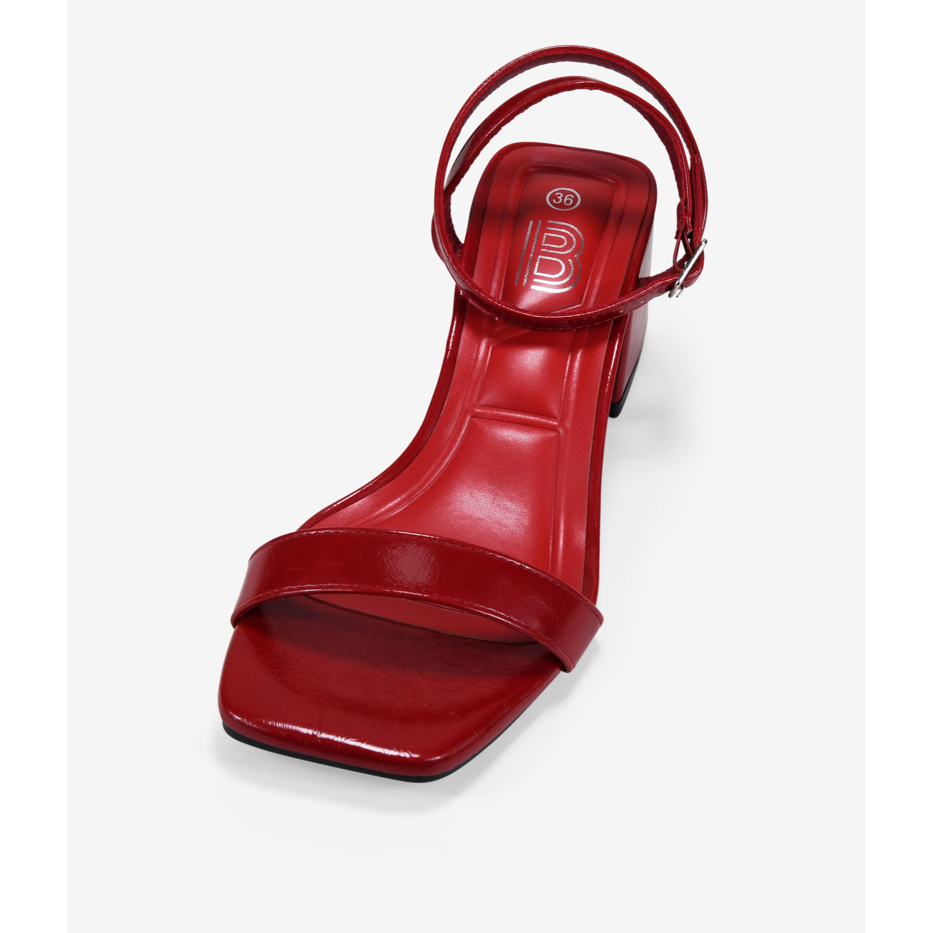 Sandalias de tacón rojas con hebilla