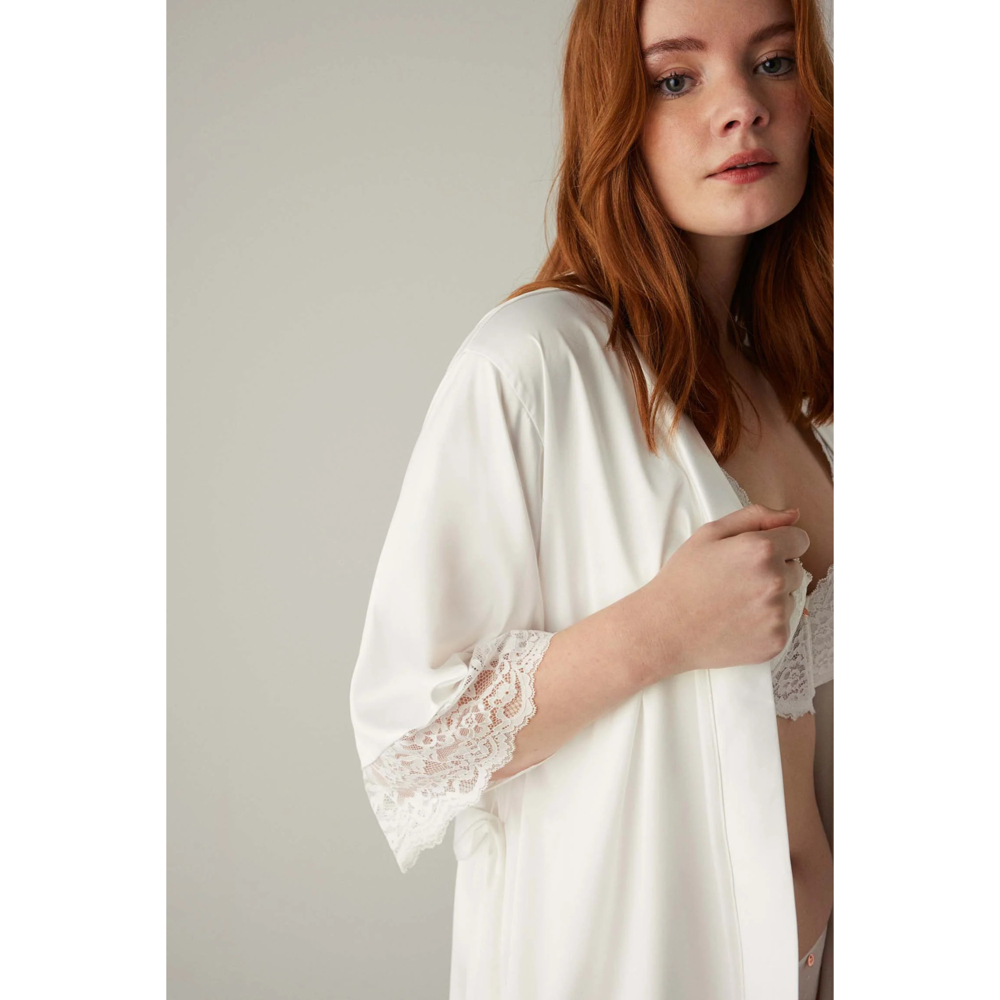 Camicia da notte in raso con dettagli in pizzo