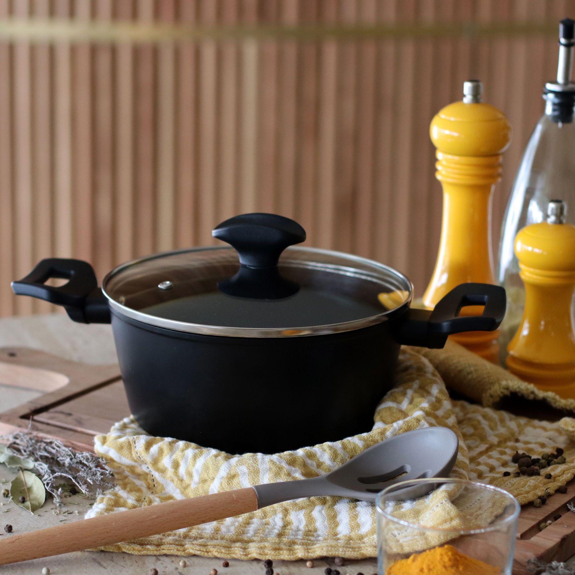 Faitout antiadhésif en aluminium noir 20cm - tous feux FIRST