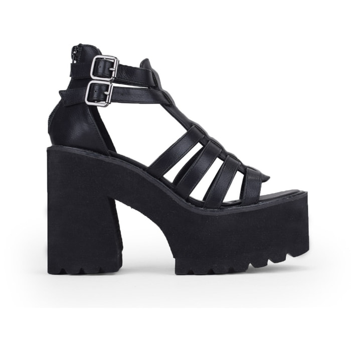 Sandalias con tacón negras con plataforma y hebillas
