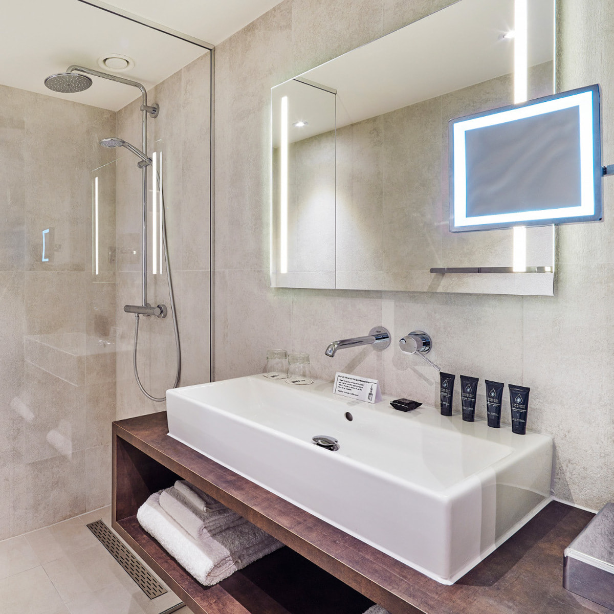 Mitigeur lavabo mural 2 trous Essence, Taille L