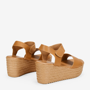 Sandalias marrones con cuña y velcro