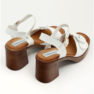 Sandali in simil pelle con tacco comodo quadrato e dettaglio fibbia