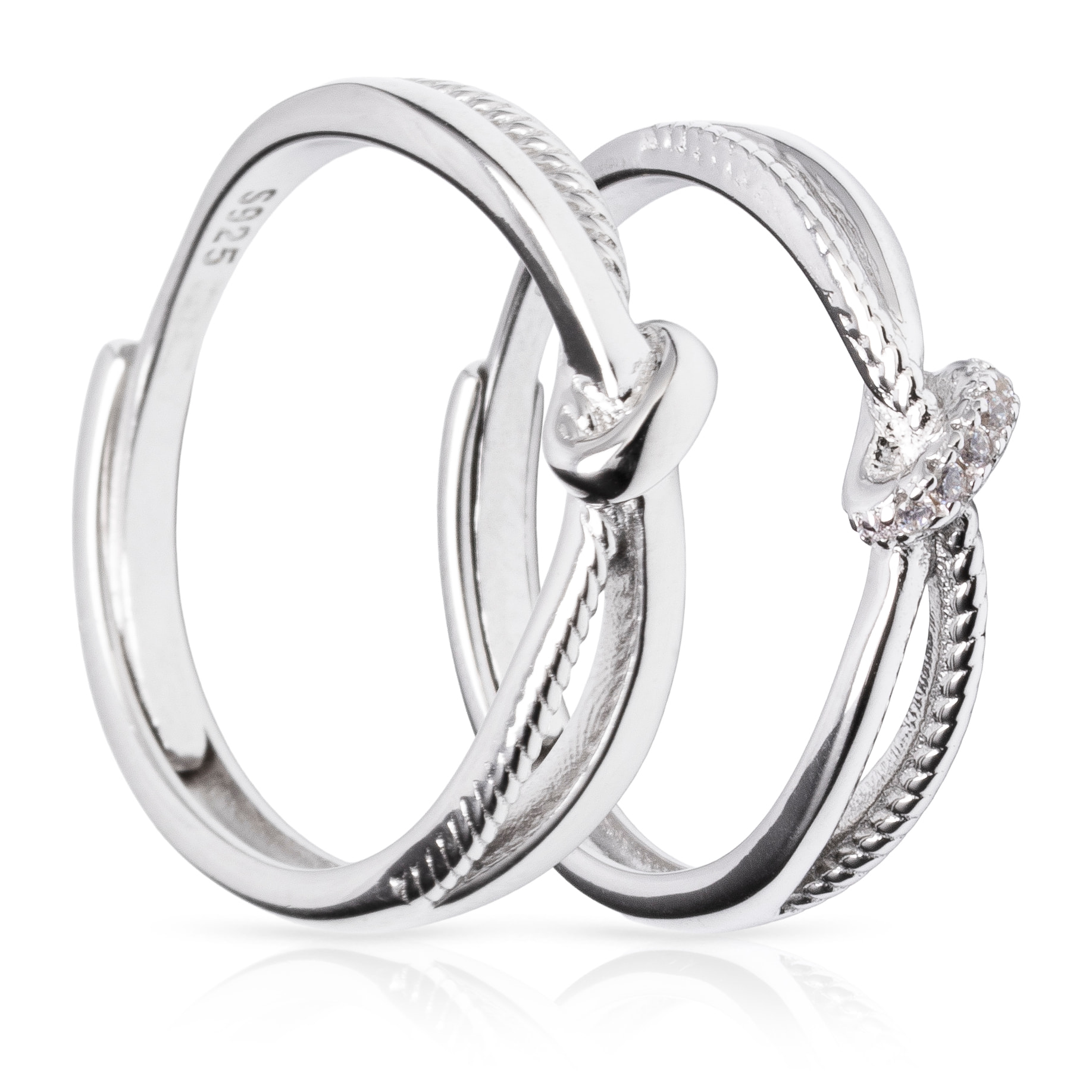 Anillos de compromiso a juego con diseño lazo en plata de ley 925. Ajustables.