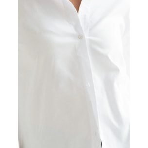 Camisa de mujer blanca oversize.