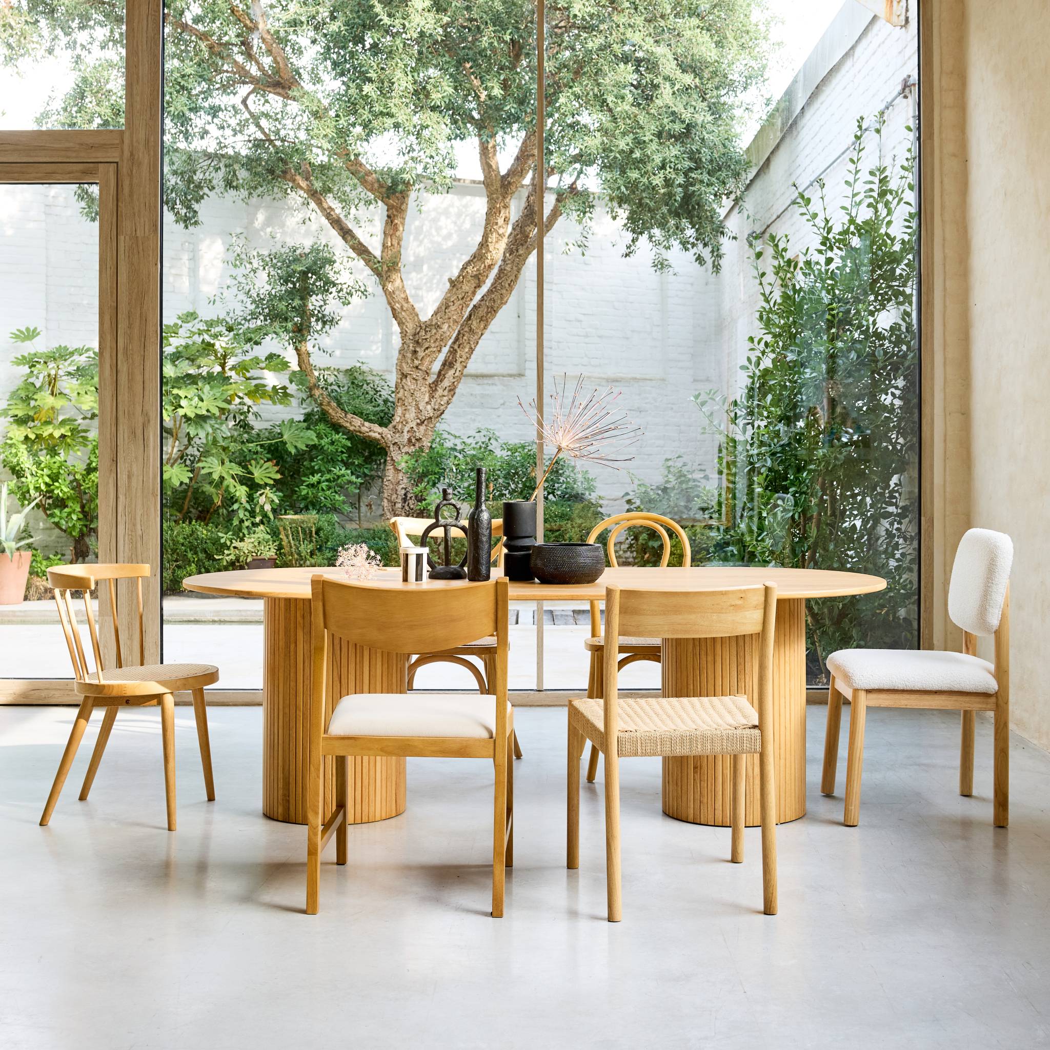 Table à manger oblongue bois d'hévéa et placage chêne 8 places naturel - L 220 x P 100 x H 73 cm - Estelle