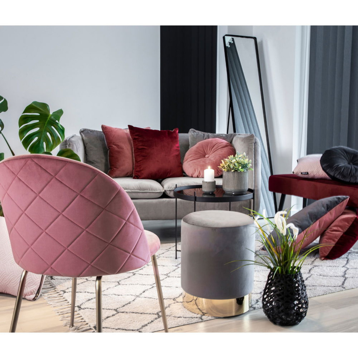 Set 2 sedie da pranzo Geneve in velluto rosa con gambe effetto ottone