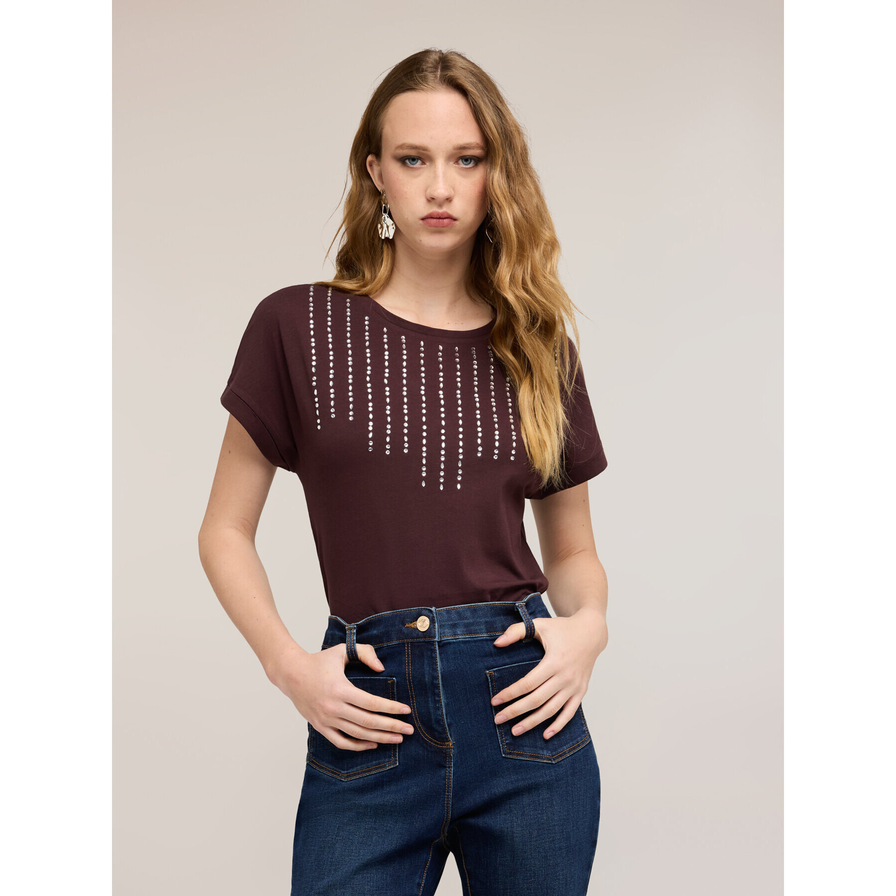 Motivi - T-shirt con applicazioni di strass - Marrone