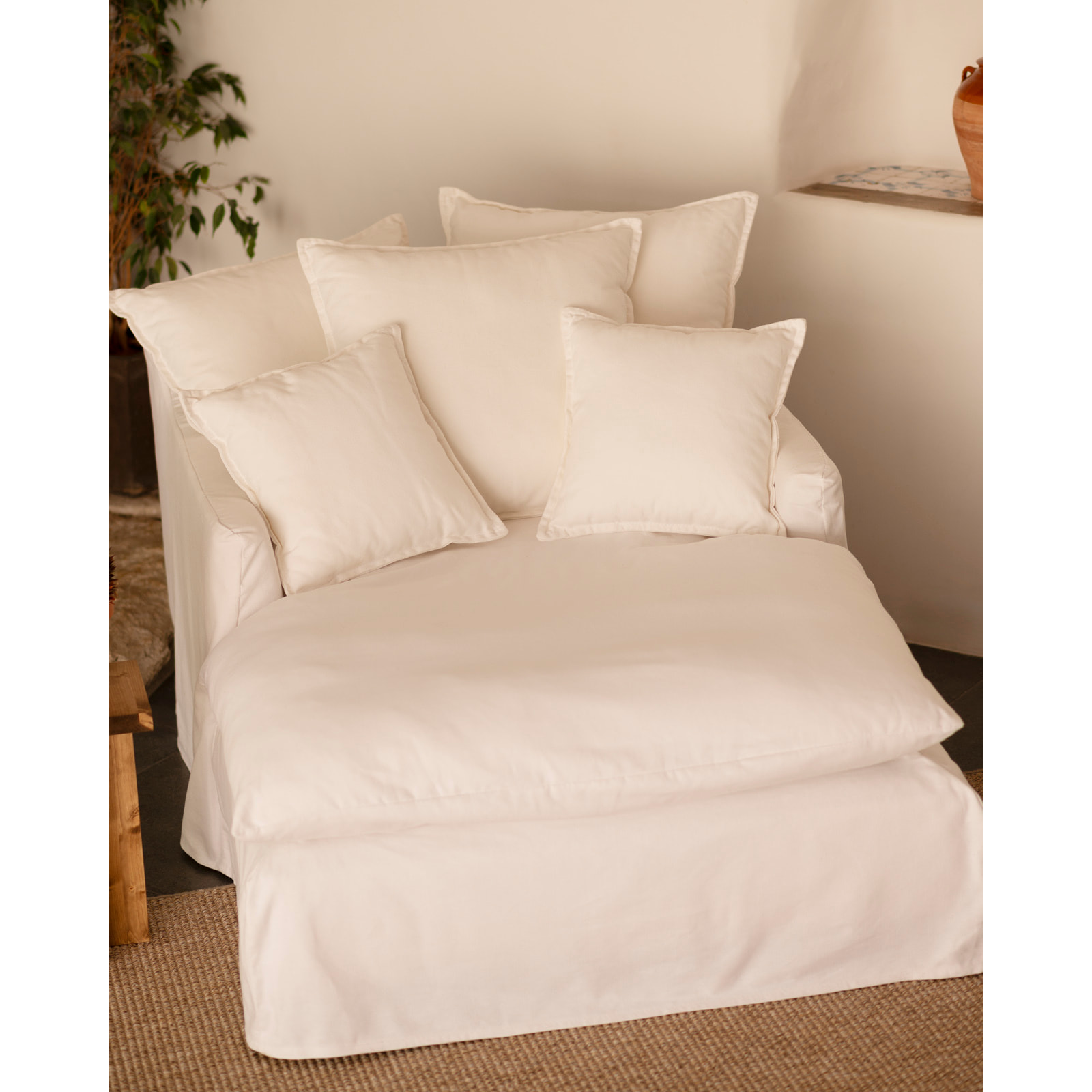 Sillón de algodón y lino color blanco de 115x170cm Alto: 73 Largo: 170 Ancho: 115