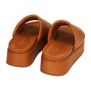 Zapatillas color coñac de piel, plataforma de 4 cm