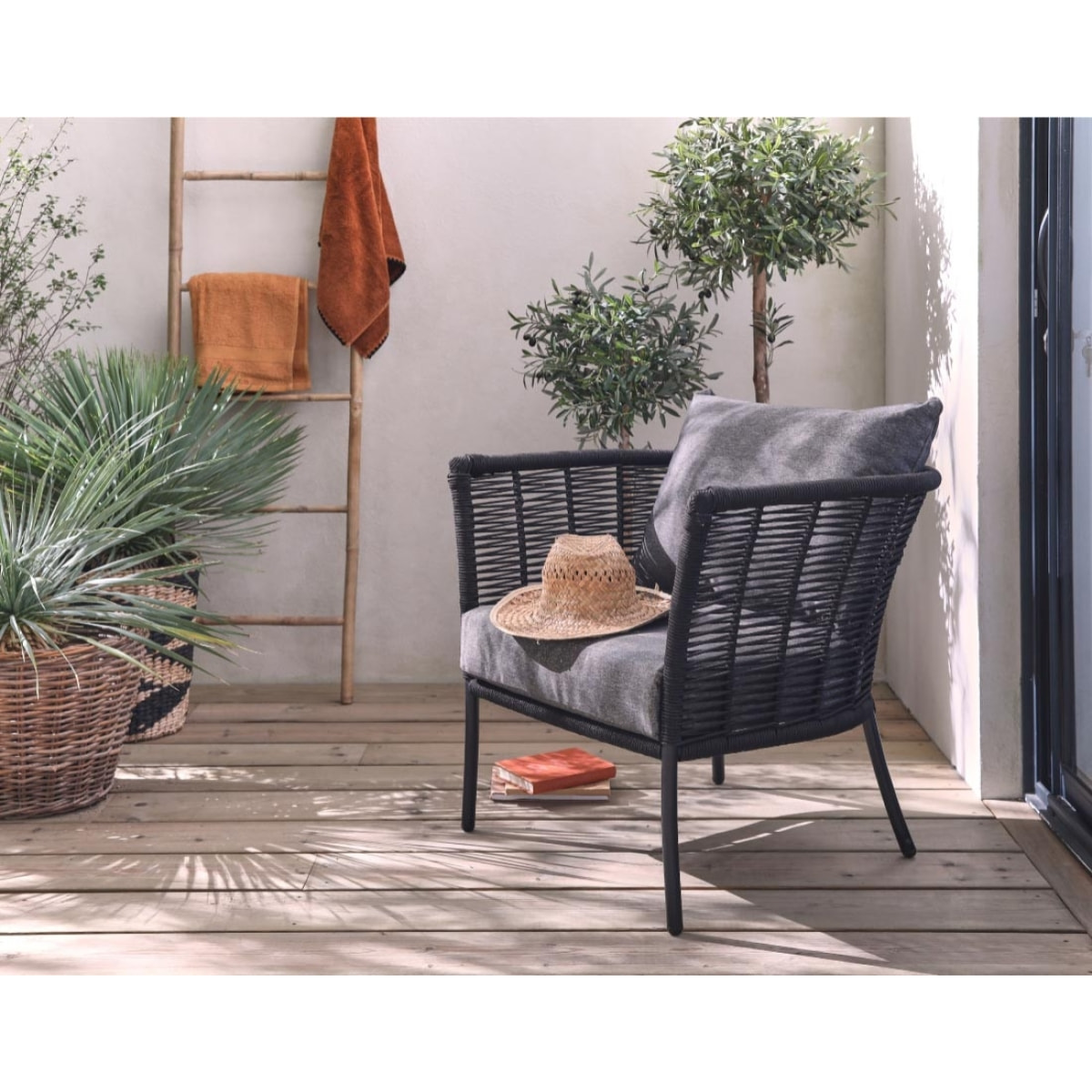 MOANA - salon bas de jardin 4 pl + table - corde, métal et bois - noir coussins gris - housse de protection - Cordage noire, acier, bois et coussins gris
