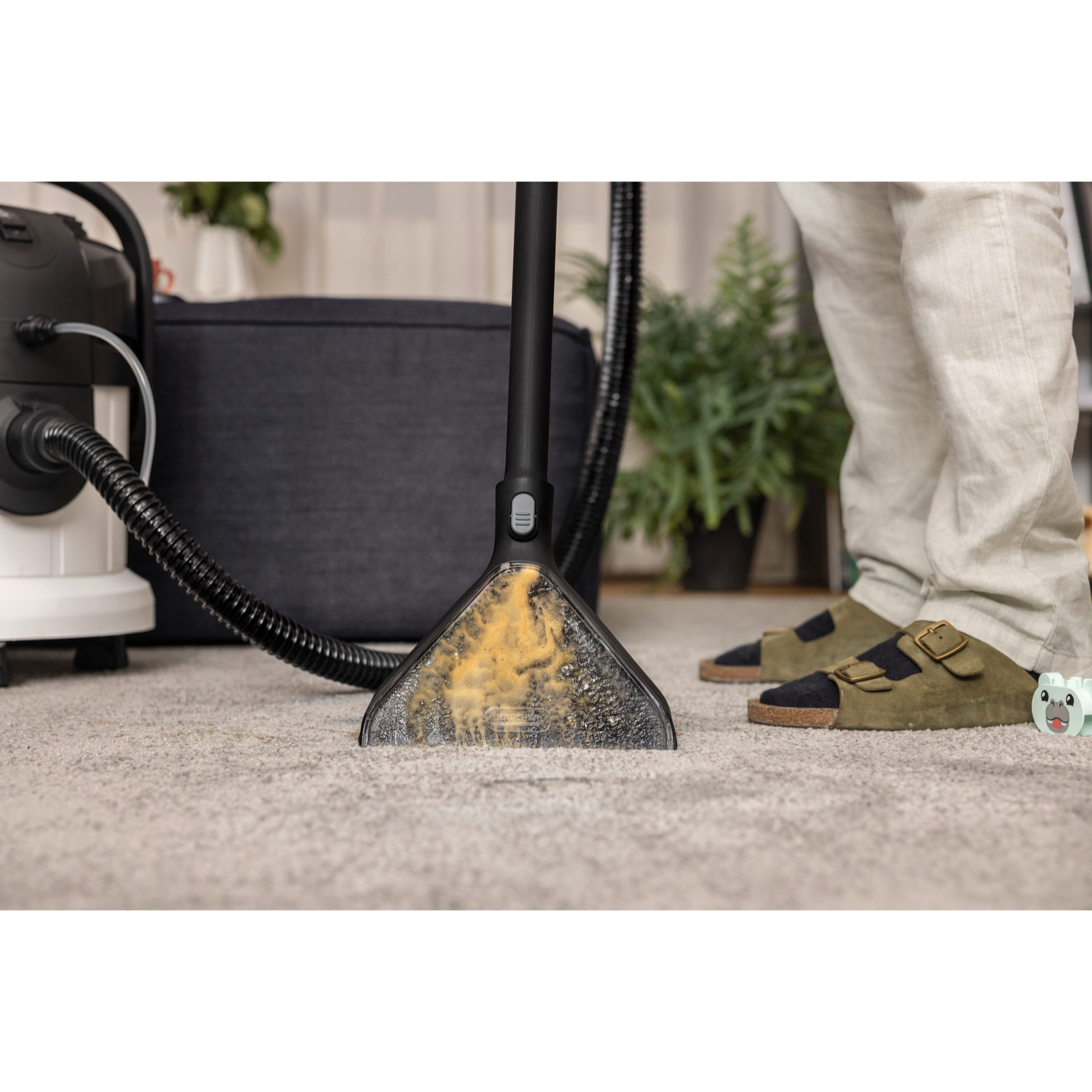 Shampouineuse Karcher SE 4 Plus- aspirateur injecteur extracteur - Puissance 1000W- double réservoir 2x4L- buse canapé/matelas