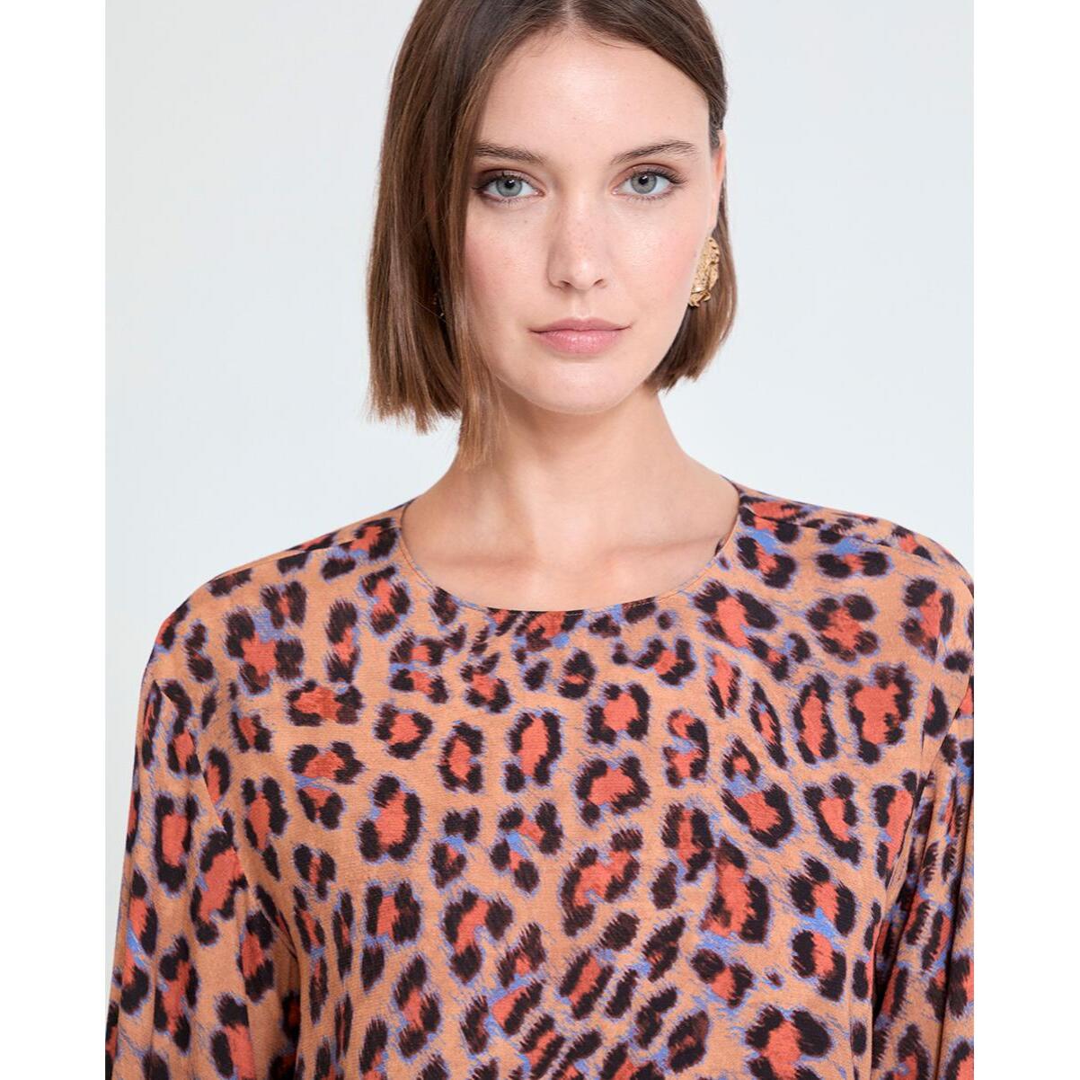 Blusa con stampa animalier e polsini aderenti