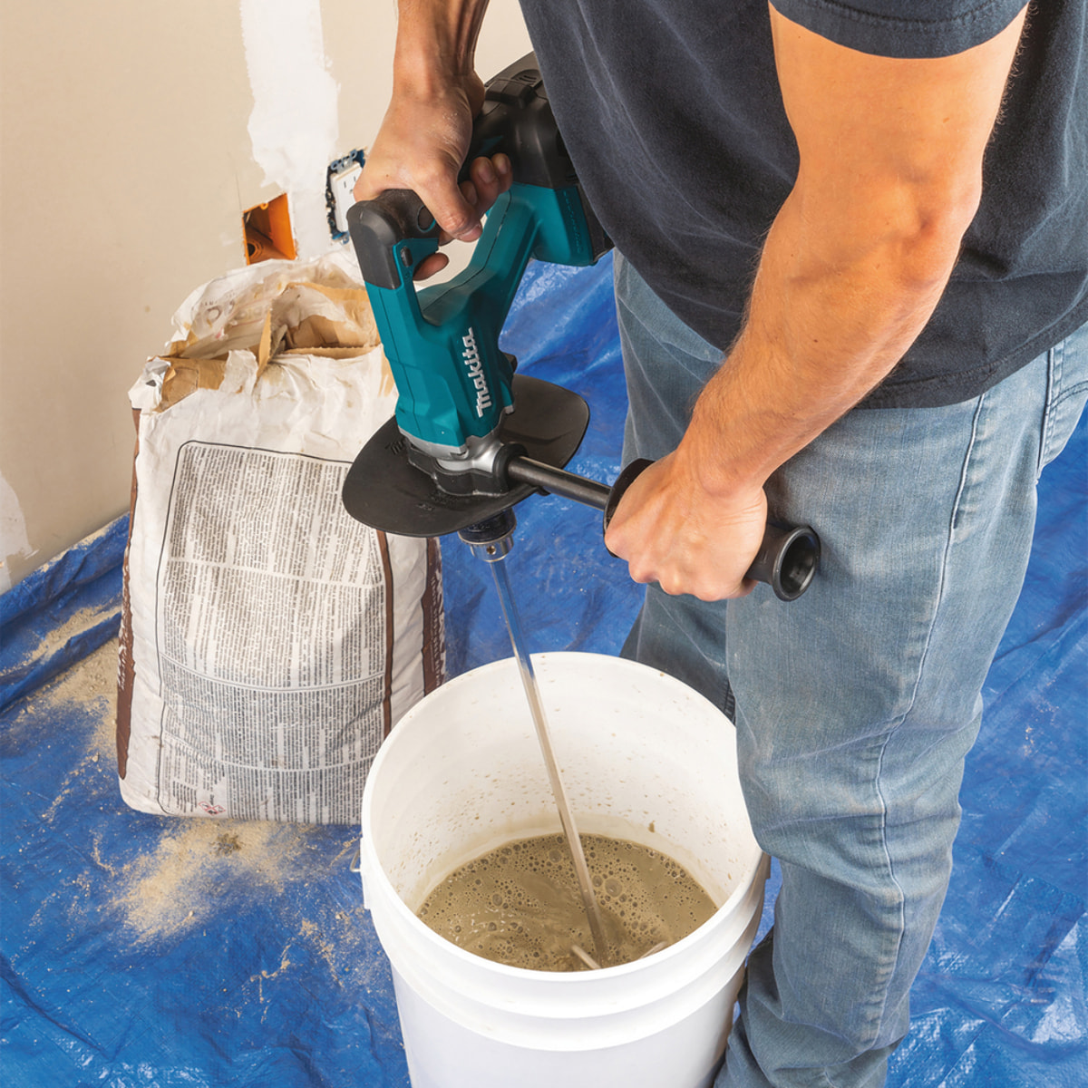 Batidora 18V 650W MAKITA - sin batería ni cargador - DUT131Z