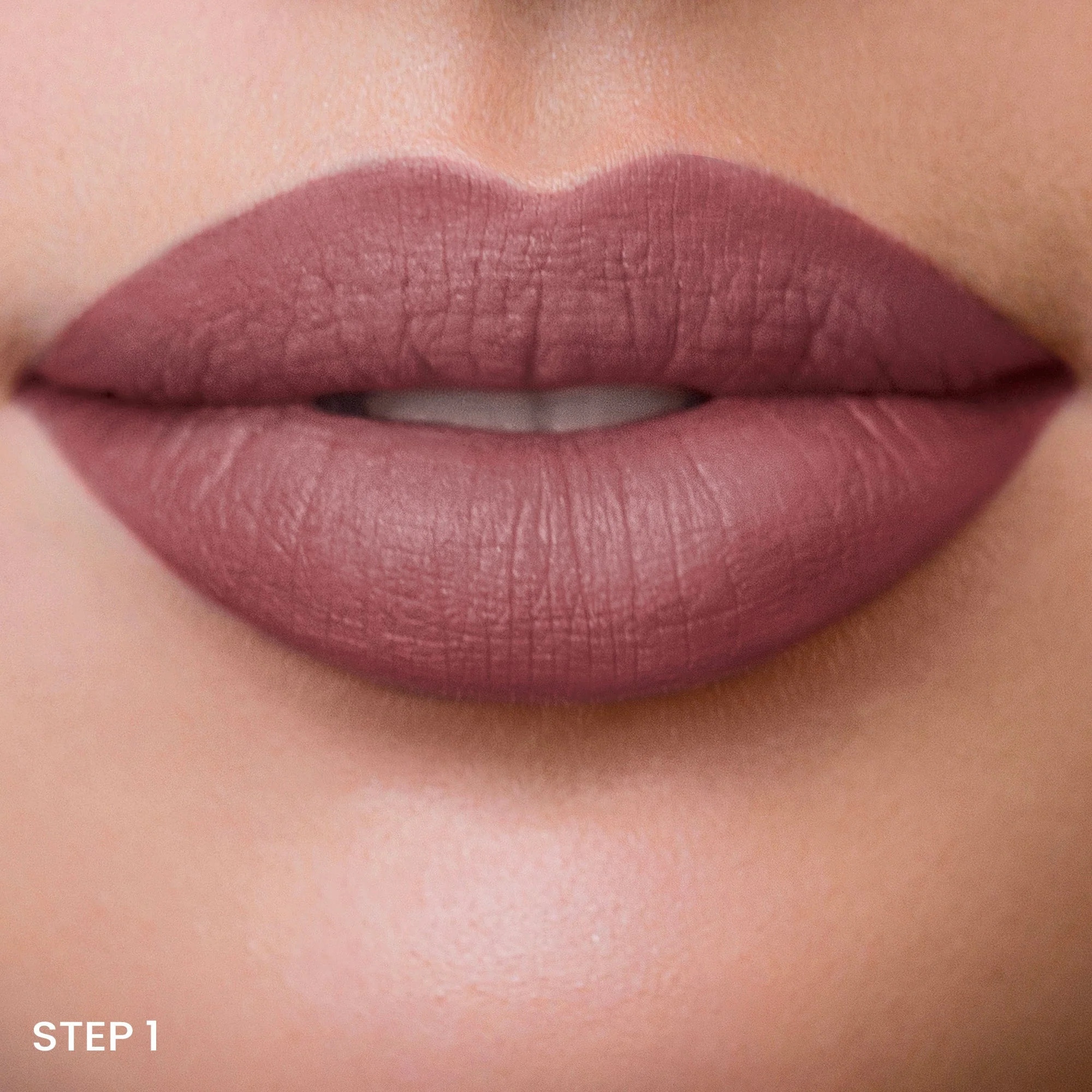 EXTRA DURABLE LIP DUO - LIQUID LIPSTICK + LIP GLOSS Rossetto liquido lunga durata con gloss lucido